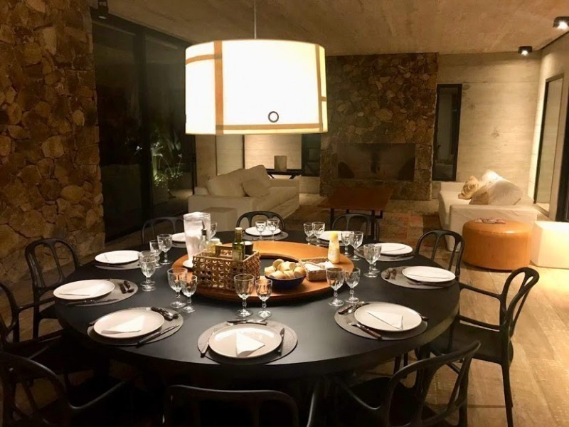 Excelente casa de estilo en Laguna Blanca barrio privado de Manantiales