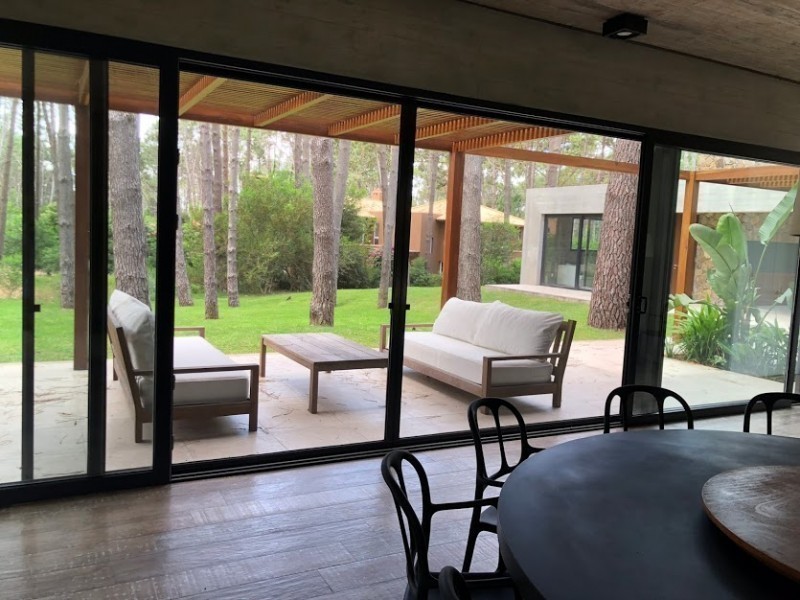 Excelente casa de estilo en Laguna Blanca barrio privado de Manantiales