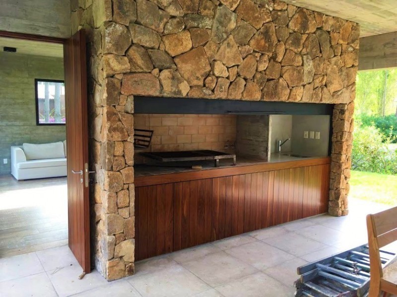 Excelente casa de estilo en Laguna Blanca barrio privado de Manantiales