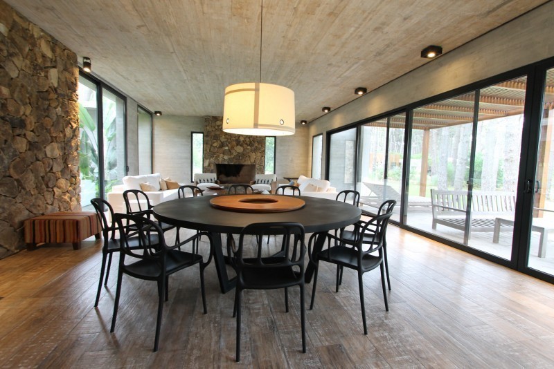 Excelente casa de estilo en Laguna Blanca barrio privado de Manantiales