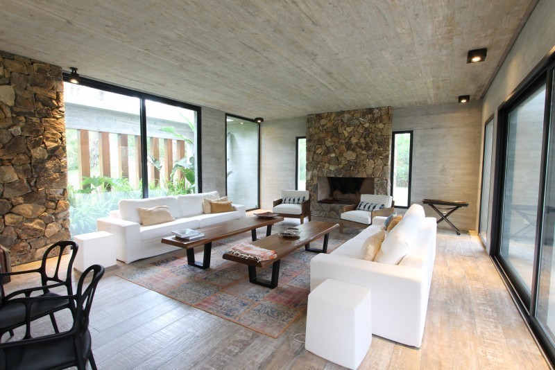 Excelente casa de estilo en Laguna Blanca barrio privado de Manantiales