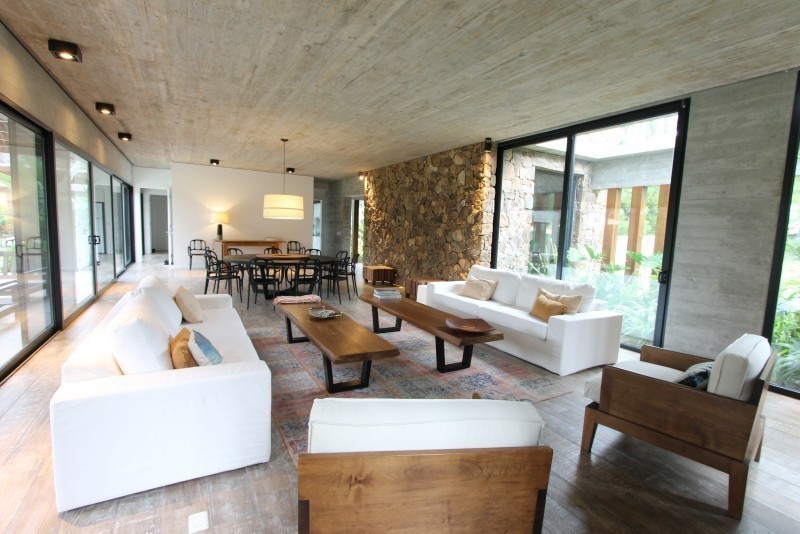 Excelente casa de estilo en Laguna Blanca barrio privado de Manantiales