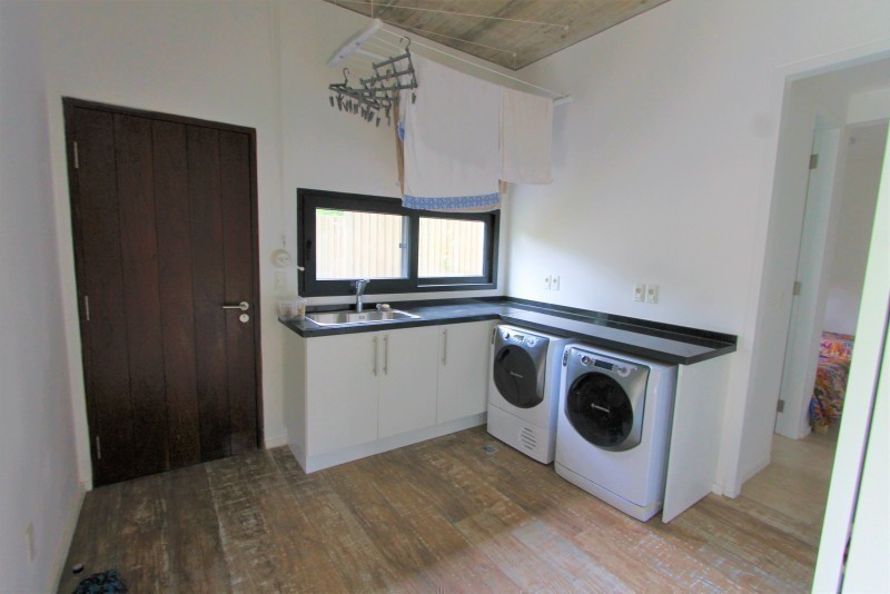 Excelente casa de estilo en Laguna Blanca barrio privado de Manantiales