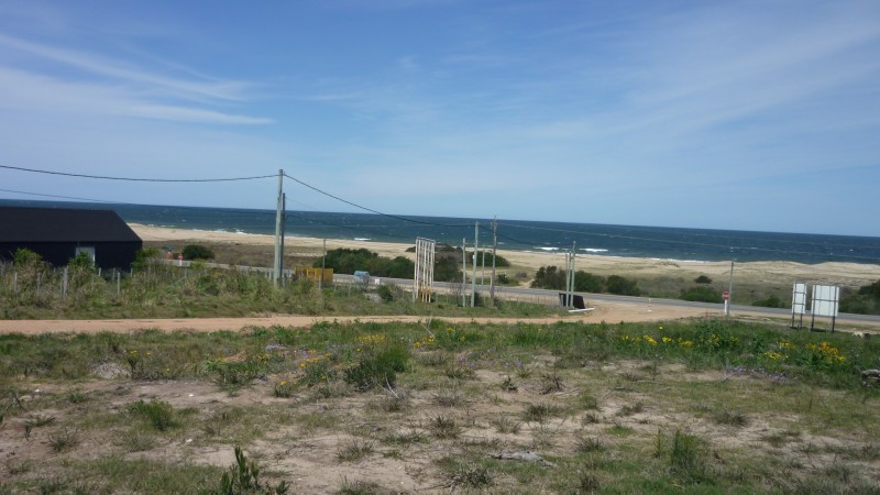 11 lotes en venta sobre ruta en Altos de Punta Piedras.