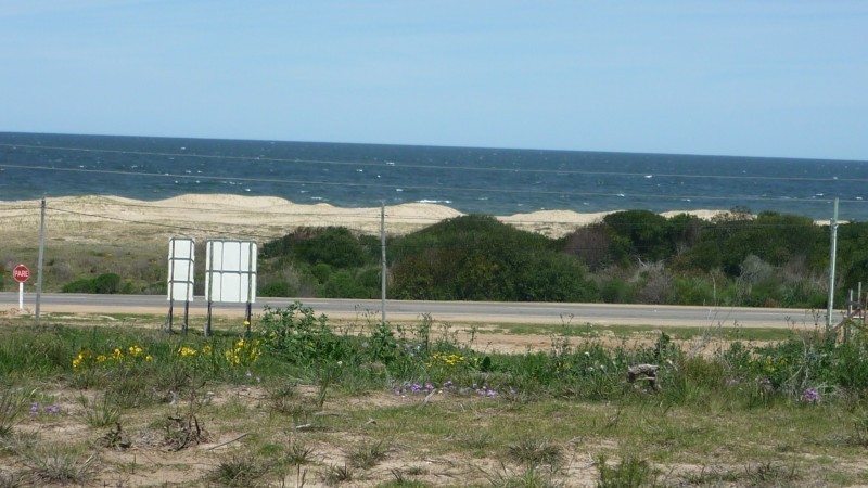 11 lotes en venta sobre ruta en Altos de Punta Piedras.