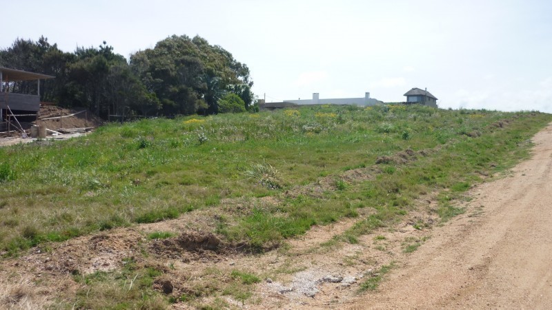 11 lotes en venta sobre ruta en Altos de Punta Piedras.