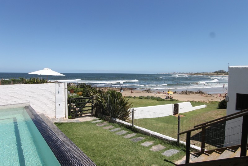 Excelente casa con salida al mar en La Barra