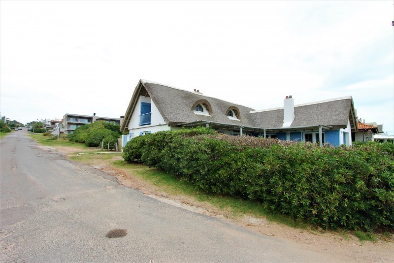 Casa frente al mar en Montoya para alquiler