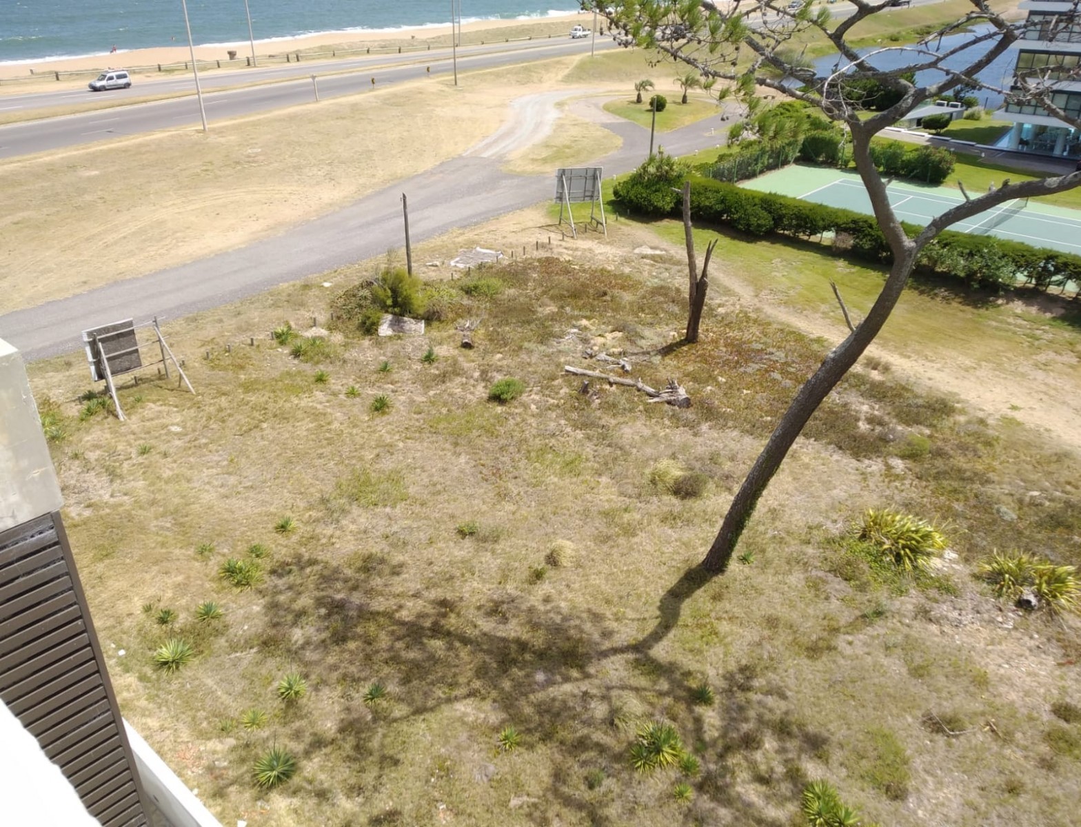 Terreno frente a la mansa apto para edificio bajo