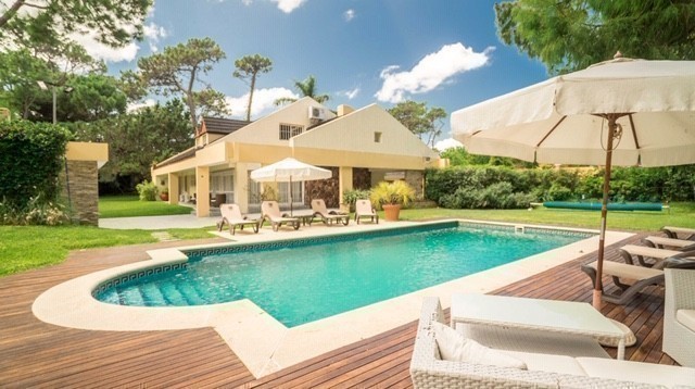 Excelente residencia en zona ideal para vivir todo el año próxima a Playa Mansa