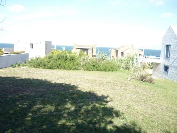Excelente lote en Punta de Piedras.