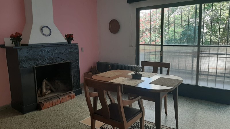 Casa en excelente estado, muy luminosa,cómoda, con espacios generosos.    