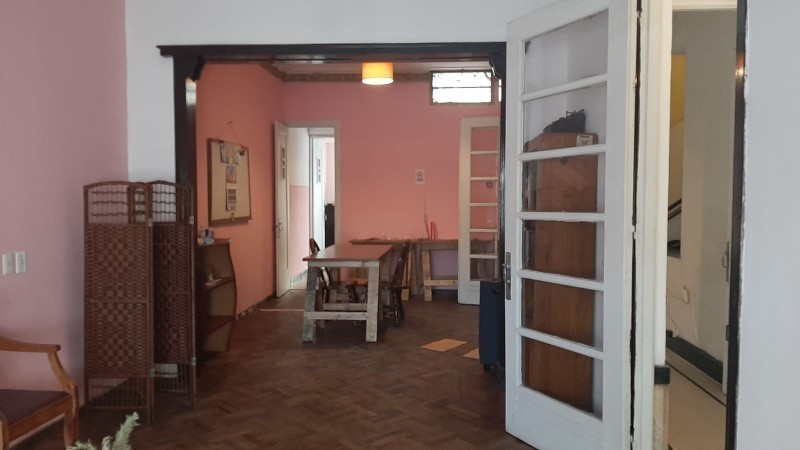Casa en excelente estado, muy luminosa,cómoda, con espacios generosos.    