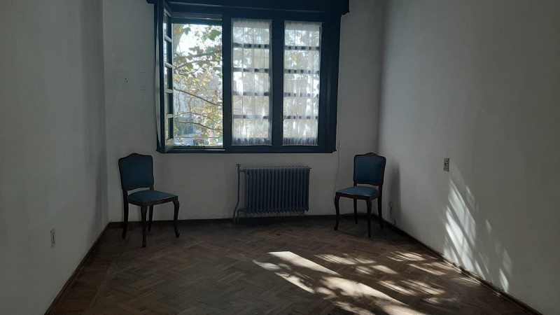 Casa en excelente estado, muy luminosa,cómoda, con espacios generosos.    