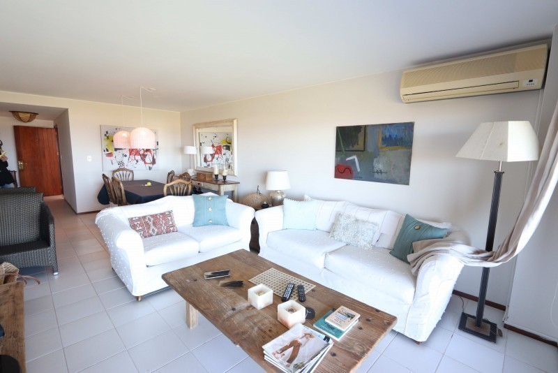 Excelente Penthouse en edificio clásico frente al mar en Manantiales