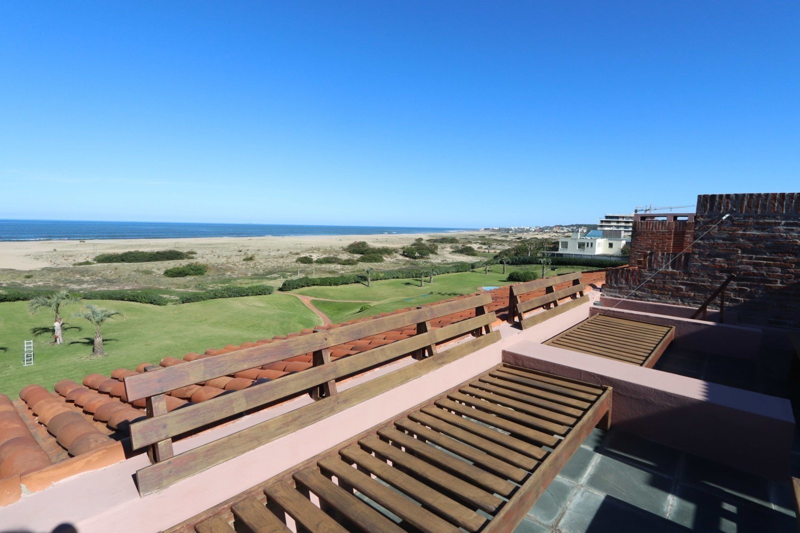 Excelente Penthouse en edificio clásico frente al mar en Manantiales