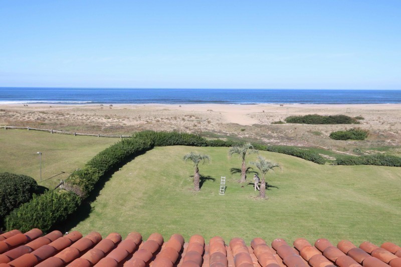 Excelente Penthouse en edificio clásico frente al mar en Manantiales