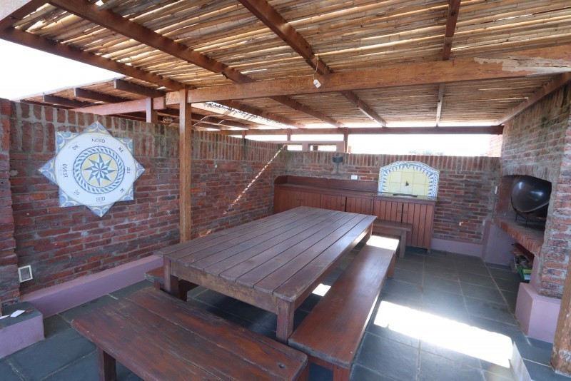 Excelente Penthouse en edificio clásico frente al mar en Manantiales