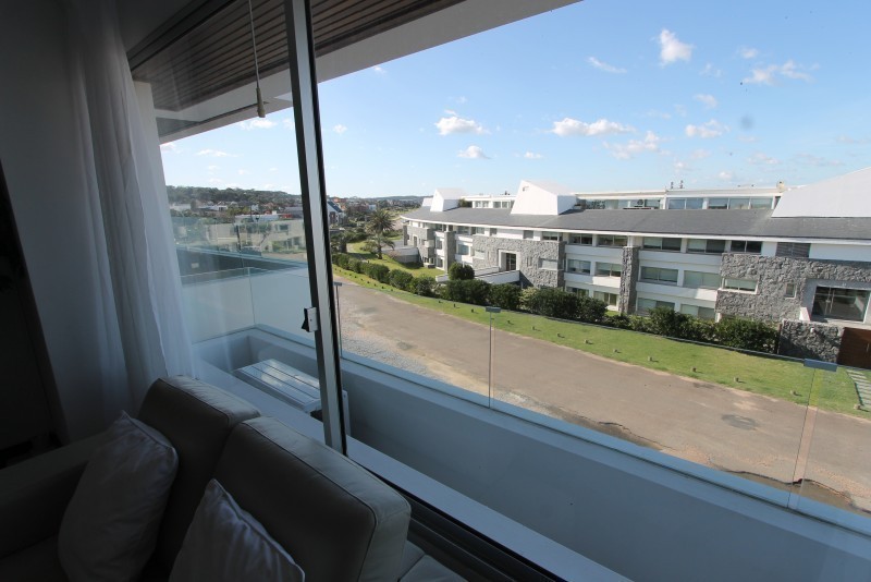 Amplio Penthouse en Esturion en Venta y alquiler