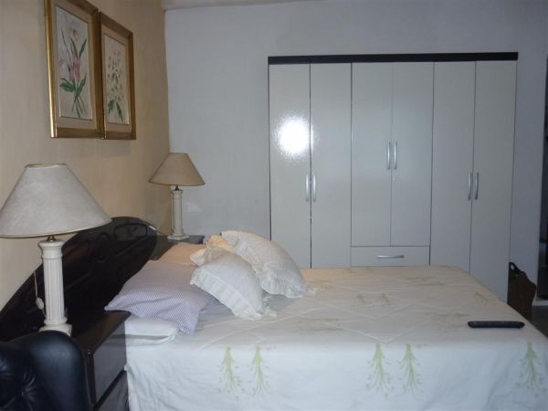 Casa muy cálida a media cuadra del mar.-