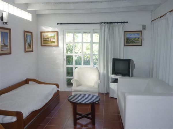 Casa muy cálida a media cuadra del mar.-