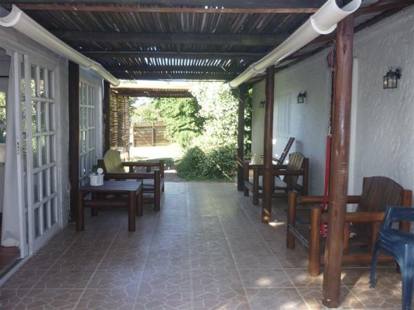 Casa muy cálida a media cuadra del mar.-