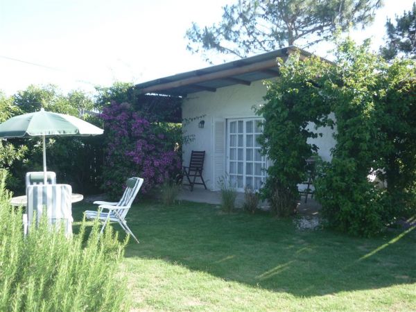 Casa muy cálida a media cuadra del mar.-