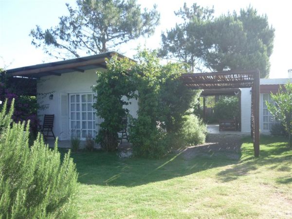Casa muy cálida a media cuadra del mar.-