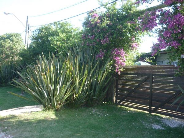 Casa muy cálida a media cuadra del mar.-