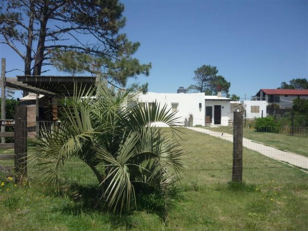 Casa en alquiler en Balneario Buenos Aires.