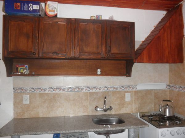Casa con terreno cercado a tres cuadras del mar.