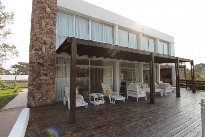 Casa en venta y alquiler en La Barra