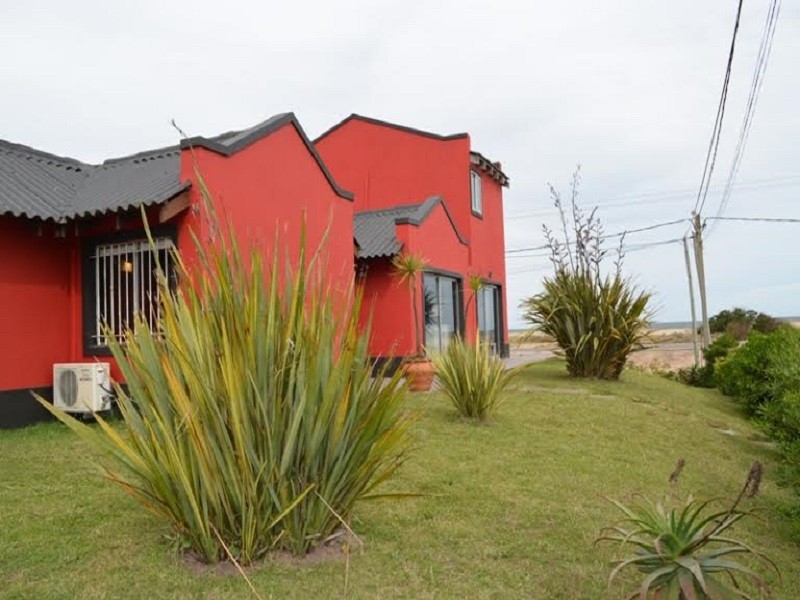 Casa en alquiler en Balneario Buenos Aires.