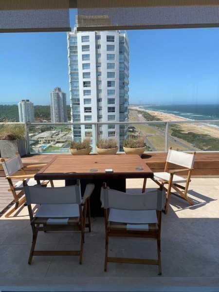 Impactante Penthouse en la brava en alquiler
