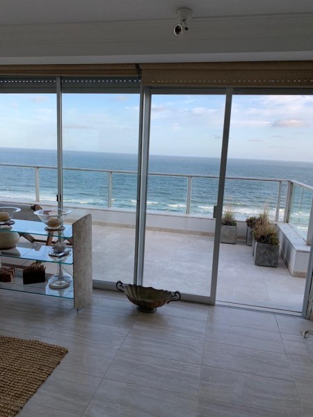Impactante Penthouse en la brava en alquiler