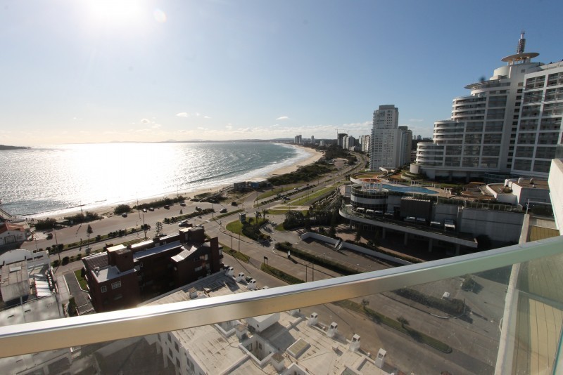 Espectacular penthouse Triplex de 800 mts en Playa Mansa