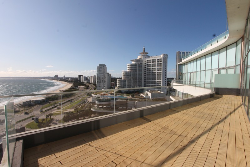 Espectacular penthouse Triplex de 800 mts en Playa Mansa