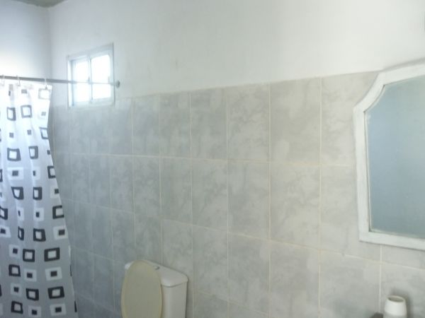 Casa muy bien ubicada y con muy linda vista.