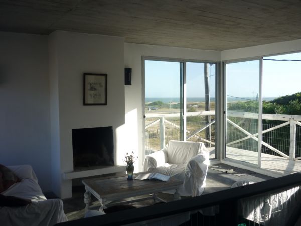 Casa muy bien ubicada y con muy linda vista.