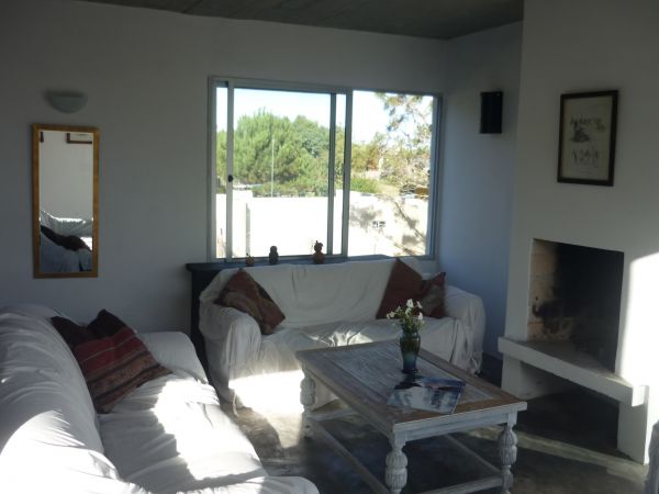 Casa muy bien ubicada y con muy linda vista.
