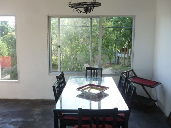 Casa muy bien ubicada y con muy linda vista.