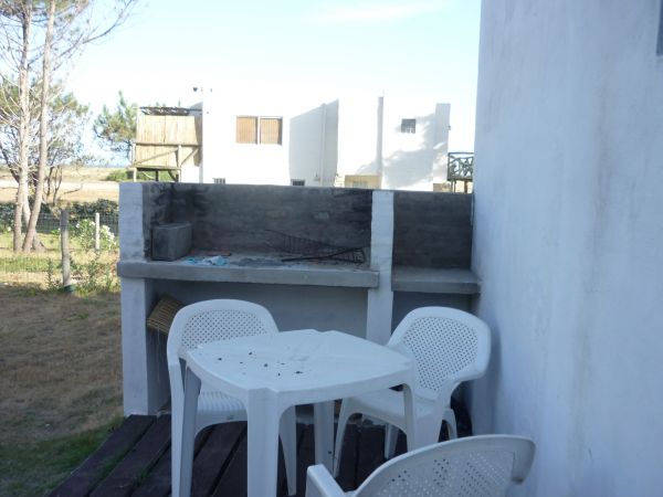 Casa muy bien ubicada y con muy linda vista.