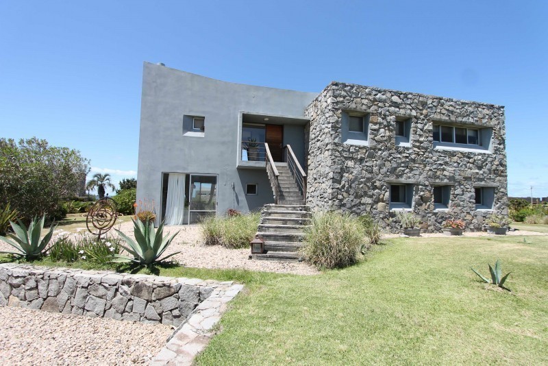 Muy linda casa con vista en Manantiales
