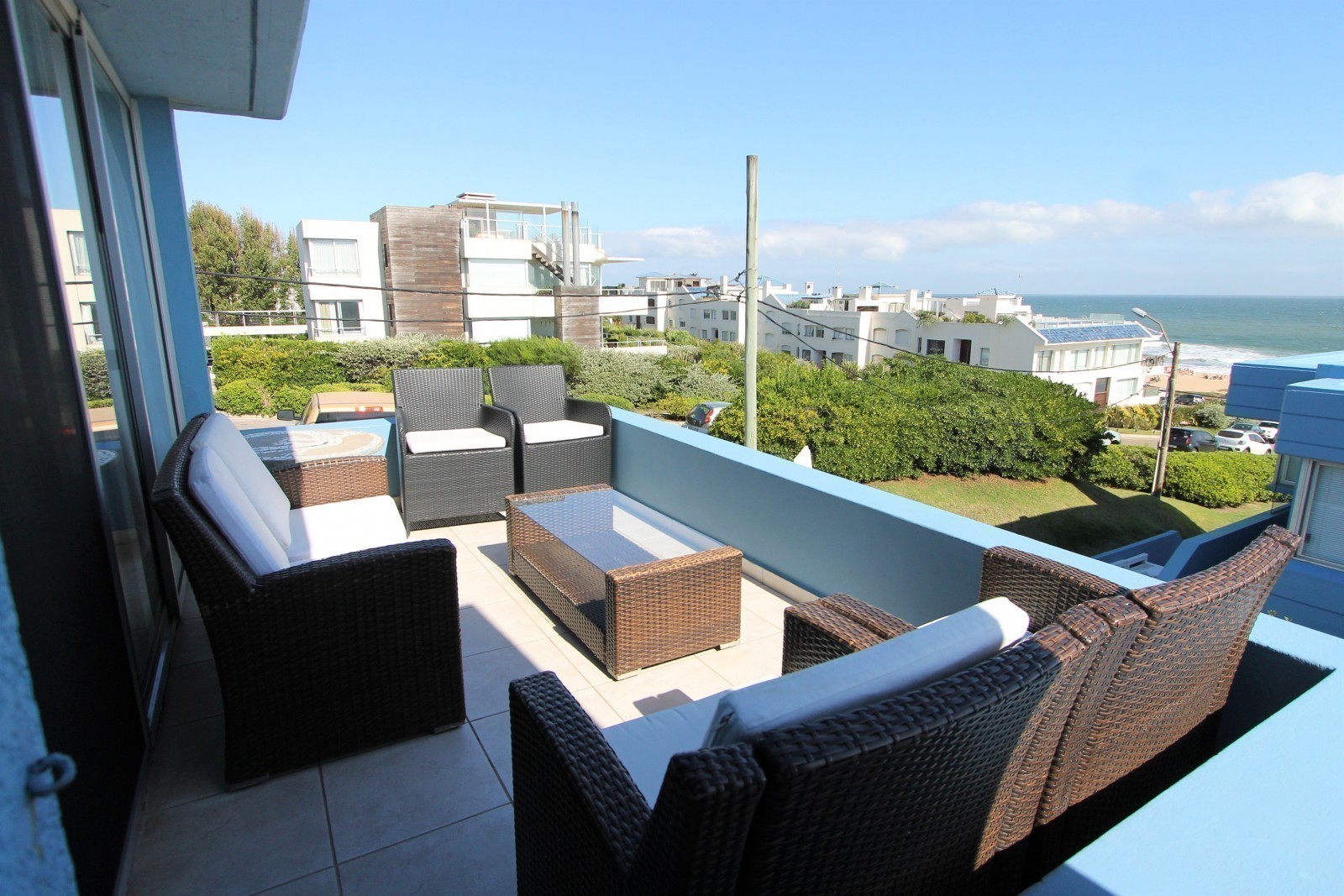 Excelente depto esquinero frente a Playa Bikini en Manantiales