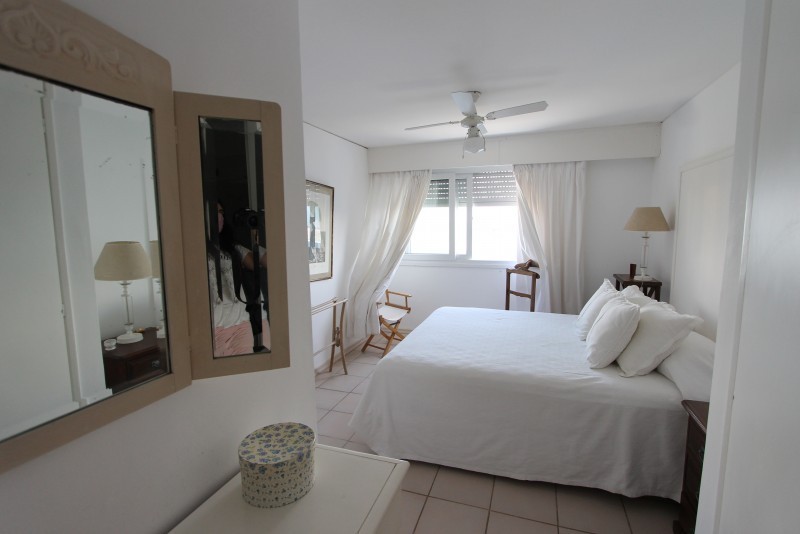 Excelente depto esquinero frente a Playa Bikini en Manantiales