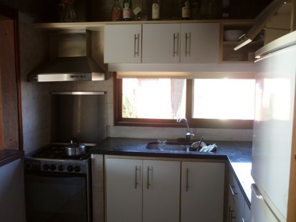 Muy linda casa de diseño moderno y buena construcción muy cerca del mar.