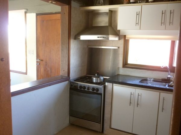 Muy linda casa de diseño moderno y buena construcción muy cerca del mar.