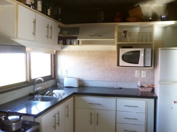 Muy linda casa de diseño moderno y buena construcción muy cerca del mar.