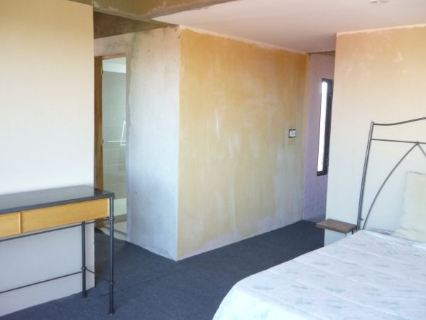 Muy linda casa de diseño moderno y buena construcción muy cerca del mar.