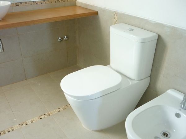 Muy linda casa de diseño moderno y buena construcción muy cerca del mar.